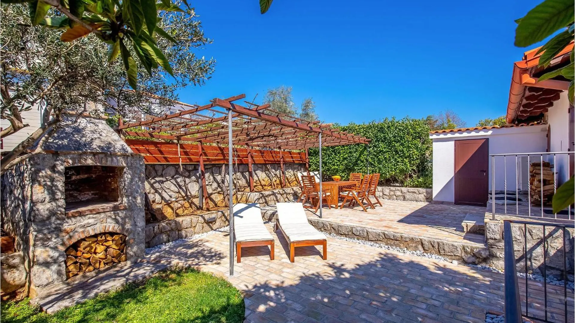 Holiday home Cozy Home In Icici With Kitchen Croatia